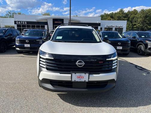 Aspen White Tricoat 2027 Nissan Kicks SR