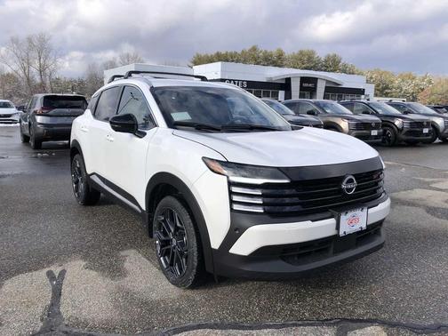 Aspen White Tricoat 2026 Nissan Kicks SR