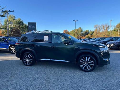 Obsidian Green Pearl 2024 Nissan Pathfinder Platinum 4WD