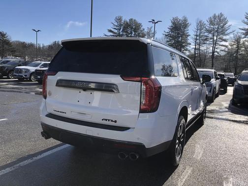 2022 GMC Yukon XL 4WD AT4