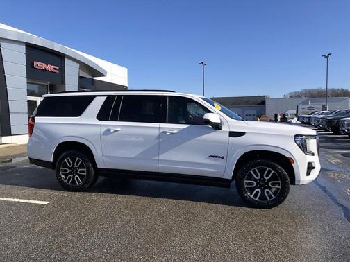 2022 GMC Yukon XL 4WD AT4