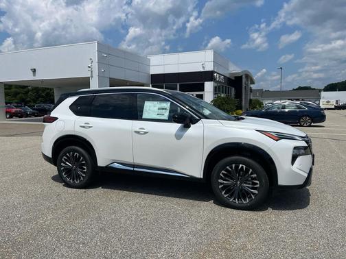 Everest White Pearl/Super Black 2026 Nissan Rogue Platinum