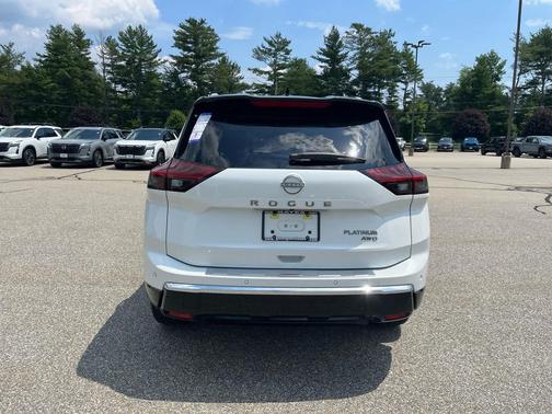 Everest White Pearl/Super Black 2026 Nissan Rogue Platinum
