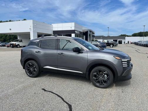 Gun Metallic 2027 Nissan Kicks SR