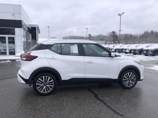 2023 Nissan Kicks SV