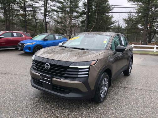 Canyon Bronze Metallic 2025 Nissan Kicks S