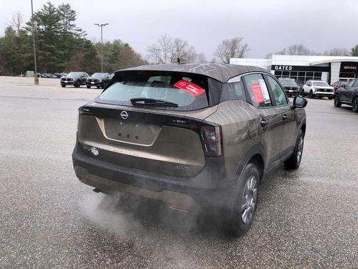 Canyon Bronze Metallic 2025 Nissan Kicks S