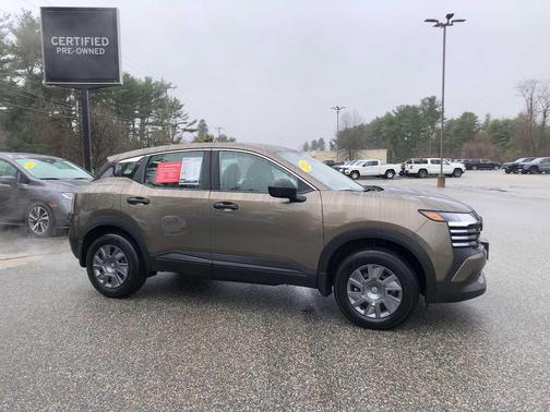 Canyon Bronze Metallic 2025 Nissan Kicks S