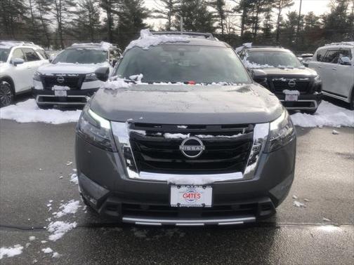 2025 Nissan Pathfinder SL 4WD