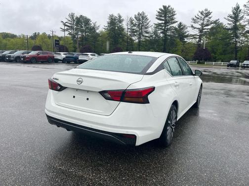 Glacier White 2026 Nissan Altima SV FWD