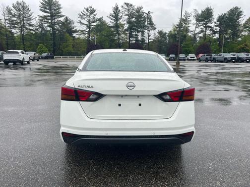 Glacier White 2026 Nissan Altima SV FWD
