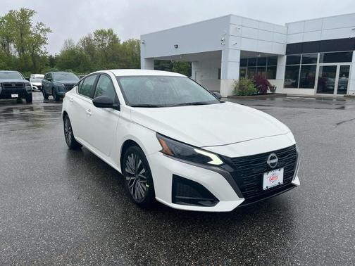 Glacier White 2026 Nissan Altima SV FWD
