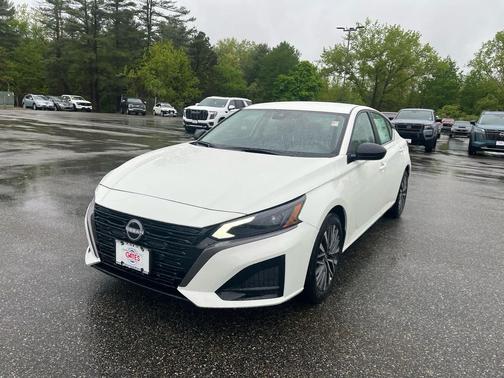Glacier White 2026 Nissan Altima SV FWD