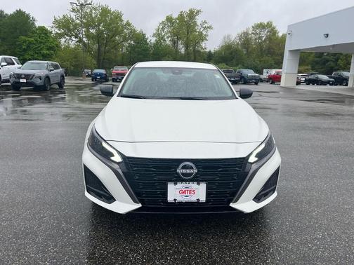 Glacier White 2026 Nissan Altima SV FWD