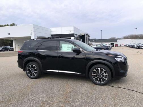 Super Black 2026 Nissan Pathfinder Platinum