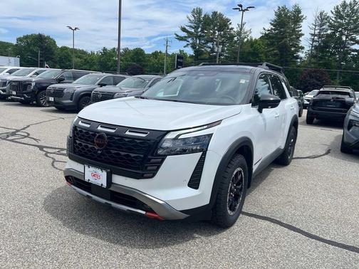 Everest White SPR Black 2026 Nissan Pathfinder Rock Creek