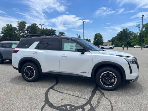Everest White SPR Black 2026 Nissan Pathfinder Rock Creek