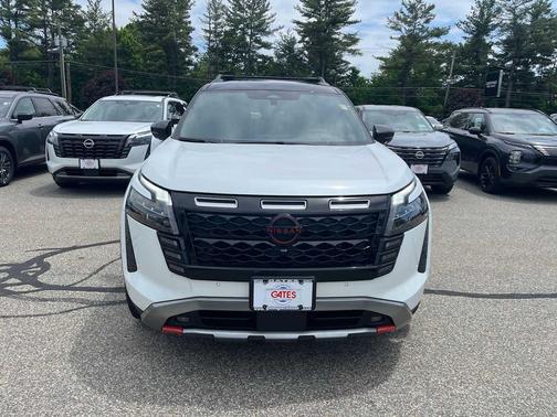 Everest White SPR Black 2026 Nissan Pathfinder Rock Creek
