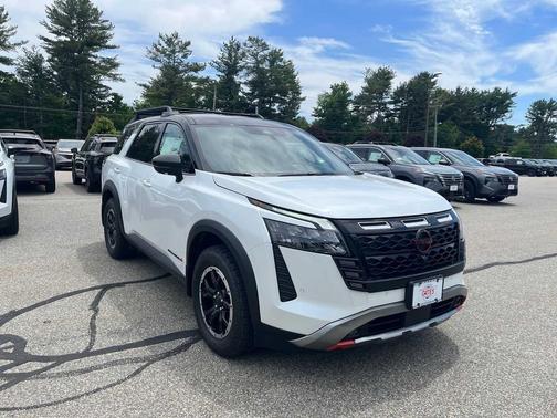 Everest White SPR Black 2026 Nissan Pathfinder Rock Creek