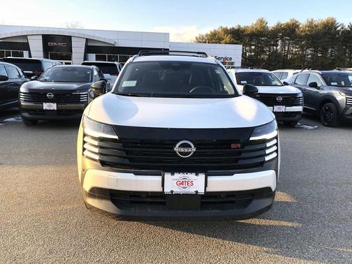 Aspen White Tricoat 2026 Nissan Kicks SR
