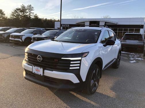 Aspen White Tricoat 2026 Nissan Kicks SR