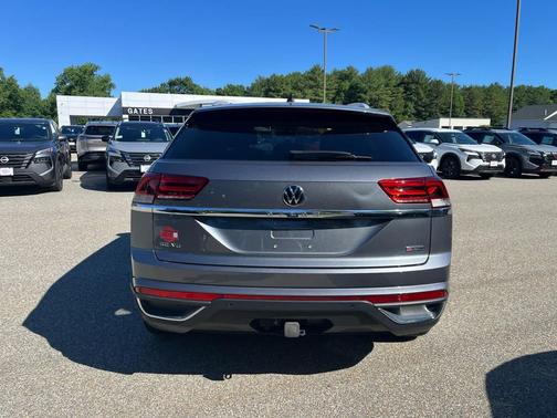 Platinum Gray Metallic 2022 Volkswagen Atlas Cross Sport 3.6L V6 SE w/Technology