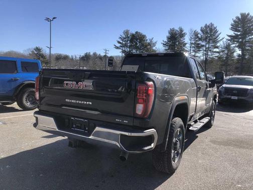 Onyx Black 2026 GMC Sierra 2500 SLE