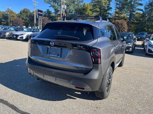 Gun Metallic 2027 Nissan Kicks SV