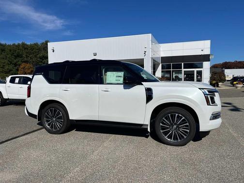 Everest White Pearl Tricoat/Super Black 2027 Nissan Armada Platinum Reserve