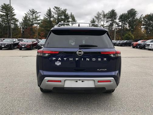 2023 Nissan Pathfinder Platinum FWD