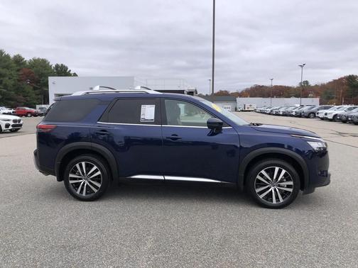 2023 Nissan Pathfinder Platinum FWD