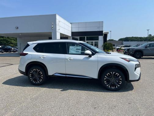 Everest White Pearl Tricoat 2026 Nissan Rogue Platinum