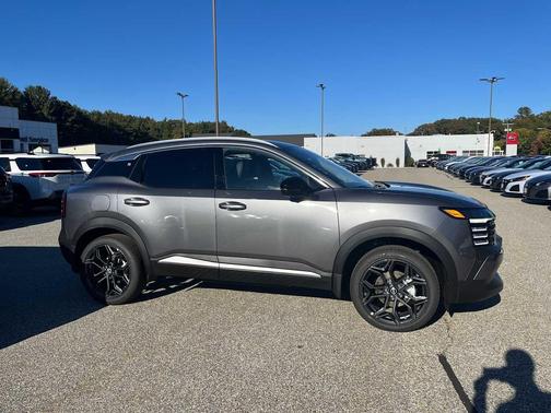 Gun Metallic 2027 Nissan Kicks SR