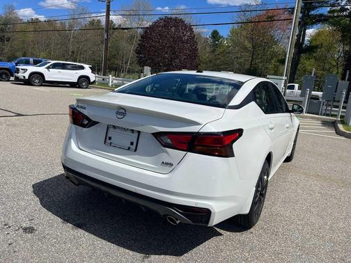 Pearl White Tricoat 2026 Nissan Altima SV AWD