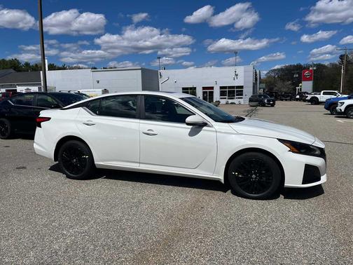 Pearl White Tricoat 2026 Nissan Altima SV AWD
