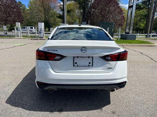 Pearl White Tricoat 2026 Nissan Altima SV AWD