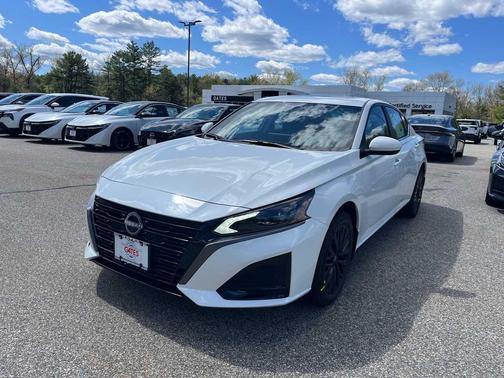 Pearl White Tricoat 2026 Nissan Altima SV AWD