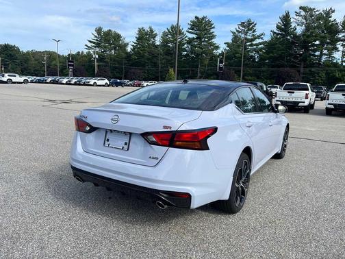 Gray Sky Pearl/Super Black 2026 Nissan Altima SR AWD