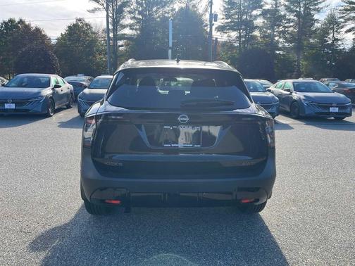 Super Black 2027 Nissan Kicks SV