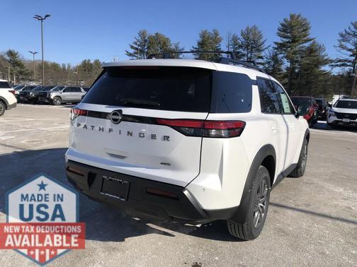 2026 Nissan Pathfinder SV