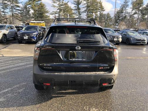 Super Black 2026 Nissan Kicks SR