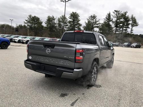 2024 Nissan Frontier SL