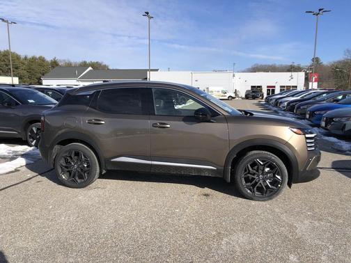 2026 Nissan Kicks SR