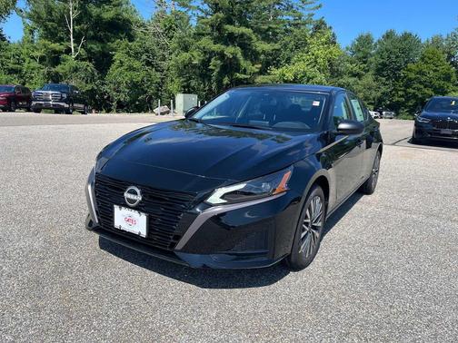 Super Black 2026 Nissan Altima SV