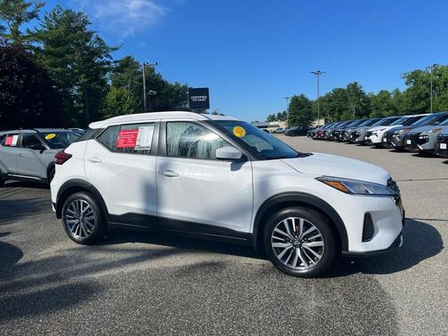 Aspen White Tricoat 2023 Nissan Kicks SV