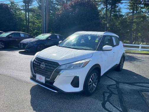 Aspen White Tricoat 2023 Nissan Kicks SV