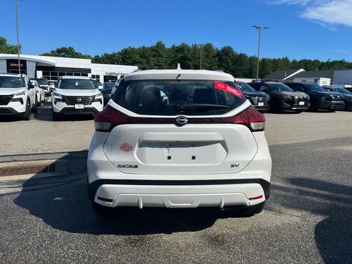 Aspen White Tricoat 2023 Nissan Kicks SV