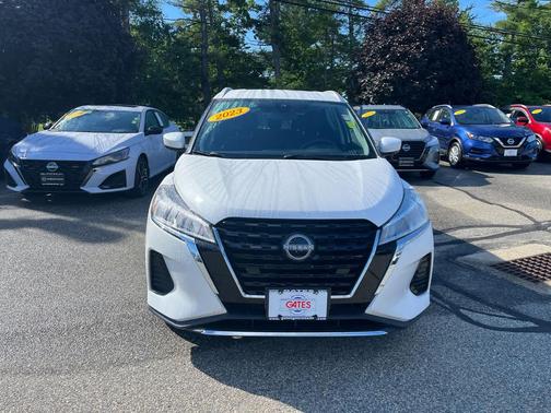 Aspen White Tricoat 2023 Nissan Kicks SV