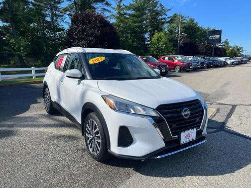 Aspen White Tricoat 2023 Nissan Kicks SV