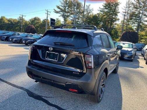 Super Black 2027 Nissan Kicks SR